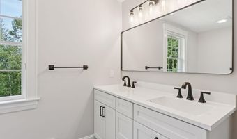 4 Victoria Ln, Falmouth, ME 04105