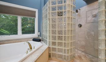 925 N River Rd, Algonquin, IL 60102