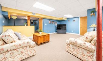 323 Oakhill Ave, Attleboro, MA 02703
