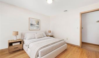 83 FESSENDEN St, Warwick, RI 02886