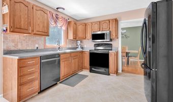 63 Derbyshire Dr, Cranston, RI 02921
