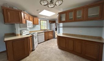 83 Long Shores Dr, Barrington, NH 03825