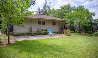 2104 S Circle Dr, Ann Arbor, MI 48103
