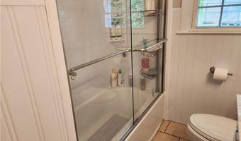 190 Capron Farm Dr, Warwick, RI 02886