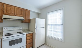 929 ROLFE St S 2, Arlington, VA 22204