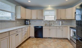 110 Lake View Rd, Cranston, RI 02920