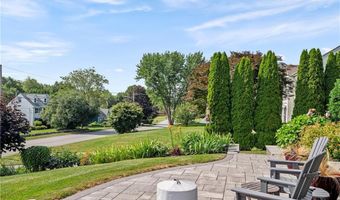 18 Valley Stream Dr, Cumberland, RI 02864