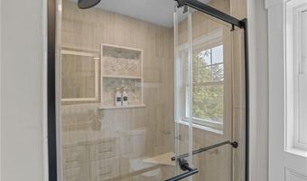 5 Lillis Ave, Barrington, RI 02806