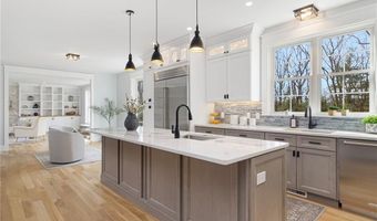35 Beech Crest Rd, East Greenwich, RI 02818