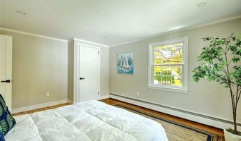18 Chantilly Dr, Barrington, RI 02806