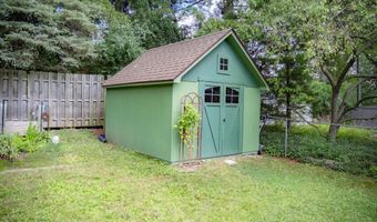 2104 S Circle Dr, Ann Arbor, MI 48103