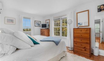 44 Bliss Mine Rd 10, Middletown, RI 02842