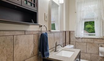 49 Gipp Rd, Albany, NY 12203