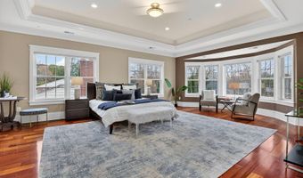 9715 SINGLETON Dr, Bethesda, MD 20817