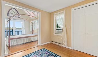128 Eustis Ave, Newport, RI 02840