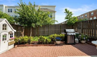 42265 HAMPTON WOODS Ter, Brambleton, VA 20148