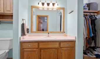 1800 S DERKS Dr, Appleton, WI 54915