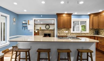 17 Schuyler Hills Rd, Albany, NY 12211