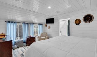 375 E BARNEGAT Ave, Bayville, NJ 08721