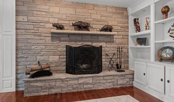140 RIVER Dr, Appleton, WI 54915