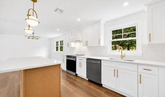 5 Butternut Dr, Bloomfield, CT 06002