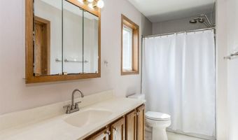 206 Buckeye Ln, Riverside, IA 52327