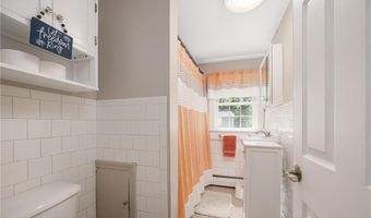 22 Clyde St, Blackstone, MA 01504