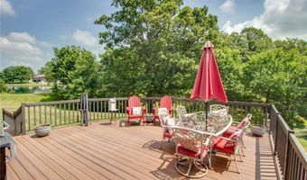 105 Lake Dr, Alton, IL 62002