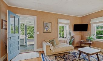 30 Boulevard, Middletown, RI 02842