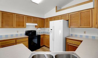 5689 D St, Springfield, OR 97478