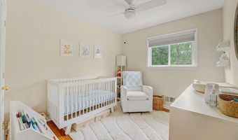 537 Roxbury Rd, Belford, NJ 07718