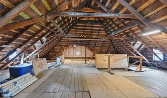 1115 7th St, Baldwin City, KS 66006