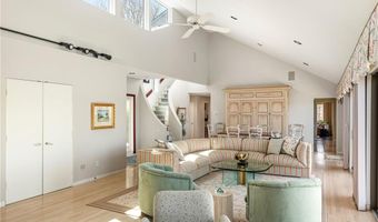 125 Woodruff Ave, Narragansett, RI 02882