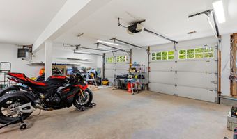 13 Windaway Rd, Bethel, CT 06801