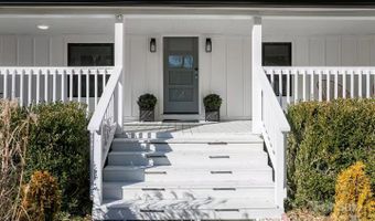 2 Shady Oak Ln, Arden, NC 28704