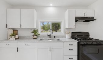 119 E Pearl St, Aurora, MO 65605