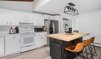 4 Halsey Ave, Middletown, RI 02842