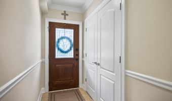 14 White Oak Ln, Aberdeen, NJ 07747