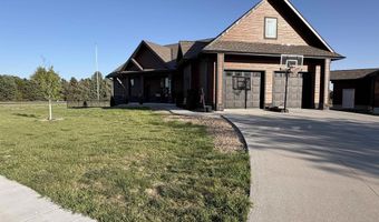 1524 Beechwood Dr, Aurora, NE 68818