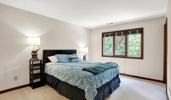 9015 Admirals Pointe Dr, Indianapolis, IN 46236