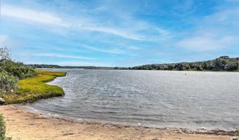 9 Courtland Dr, Narragansett, RI 02882