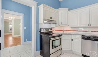 17 E 33rd St, Savannah, GA 31401