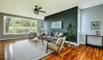 4 Buckingham St, Barrington, RI 02806