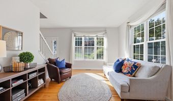 46 Dundee Dr, Cheshire, CT 06410