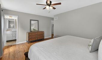 706 Clayworth Dr, Ballwin, MO 63011