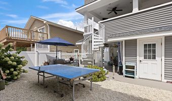222 7TH St, Beach Haven, NJ 08008