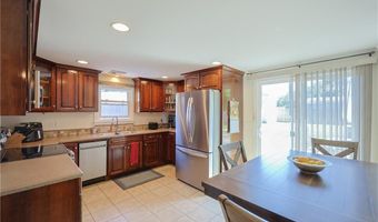 6 Scott Ln, Bristol, RI 02809