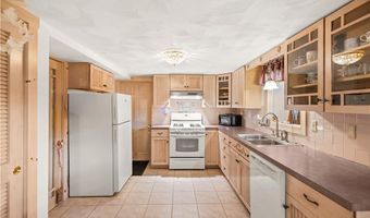 41 Yeoman Ave, Cranston, RI 02920