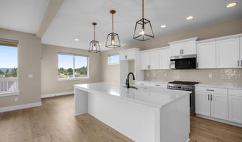 12425 SW SILVERTIP St, Beaverton, OR 97007