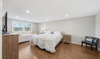 51 Lakeside Dr, Alloway, NJ 07422